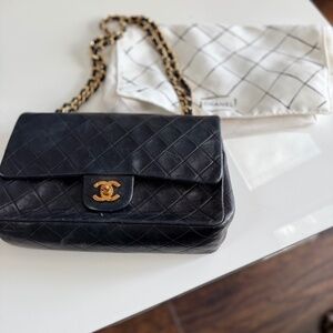 Vintage Chanel Classic Flap Bag – Black Quilted Leather – Adjustable Chain Strap
